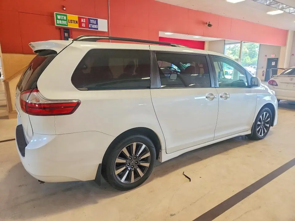 2019 TOYOTA SIENNA XLE PREMIUM 7-PASSENGER  