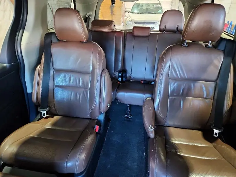 2015 TOYOTA SIENNA LIMITED PREMIUM 7-PASSENGER  