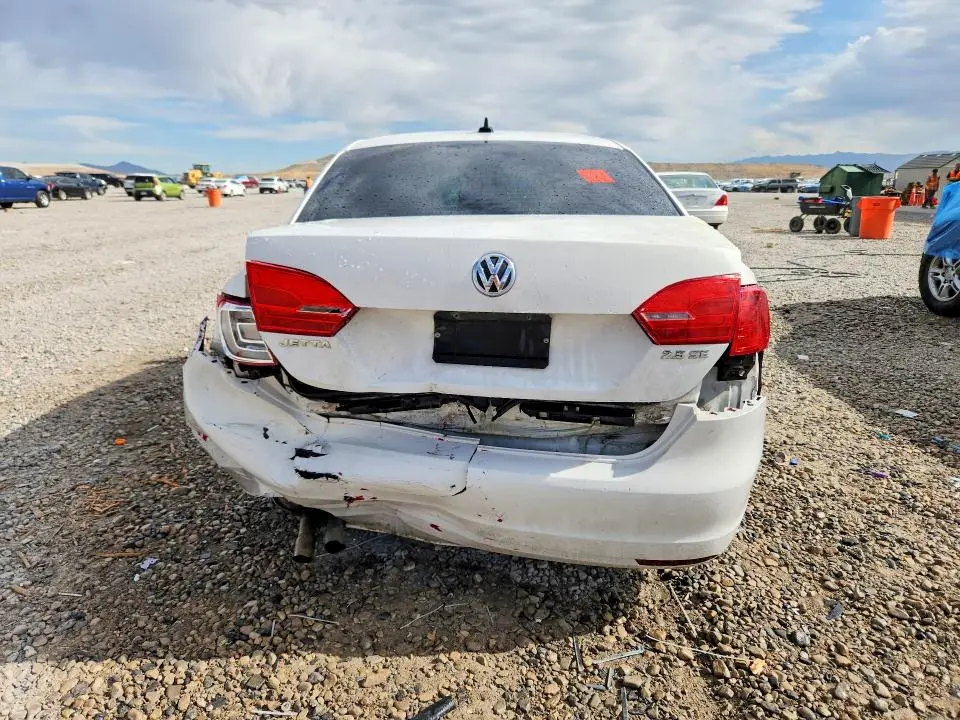 2013 VOLKSWAGEN JETTA SE  