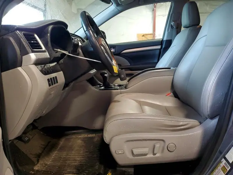 2019 TOYOTA HIGHLANDER XLE  