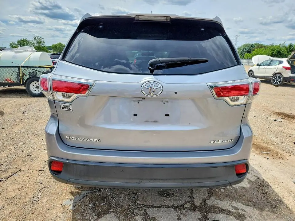 2016 TOYOTA HIGHLANDER XLE  