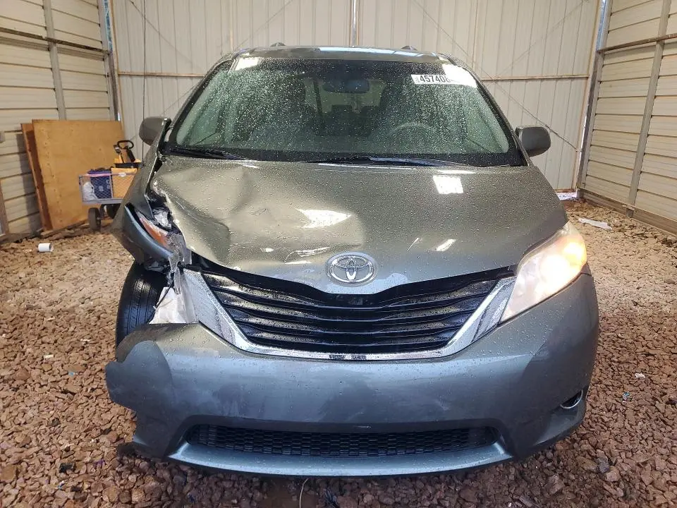 2011 TOYOTA SIENNA LE 8-PASSENGER  