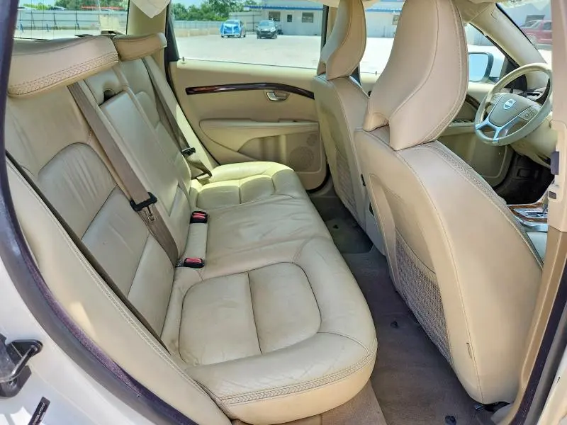 2012 VOLVO XC70 3.2  