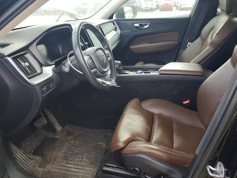 2019 VOLVO XC60 T5  