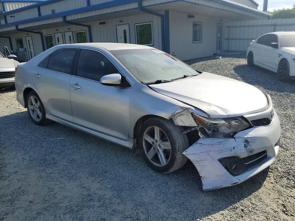 2014 TOYOTA CAMRY SE  