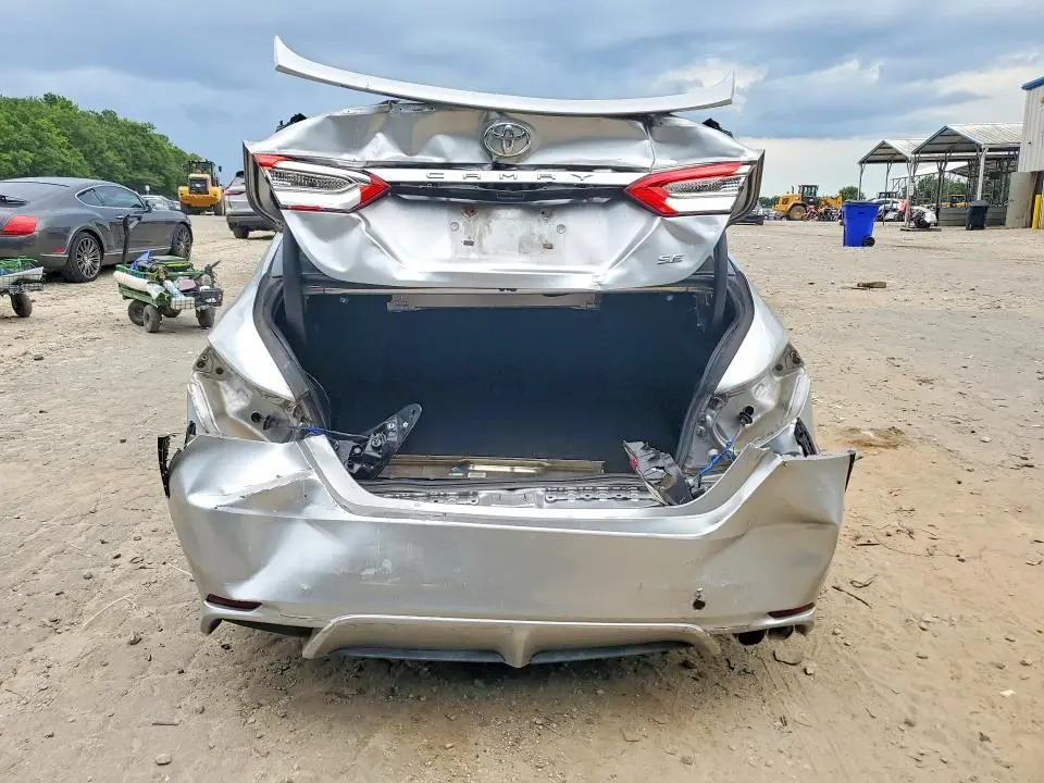 2018 TOYOTA CAMRY SE  