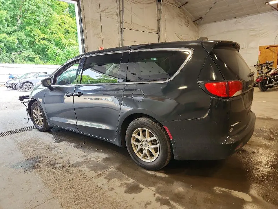 2022 CHRYSLER VOYAGER LX  