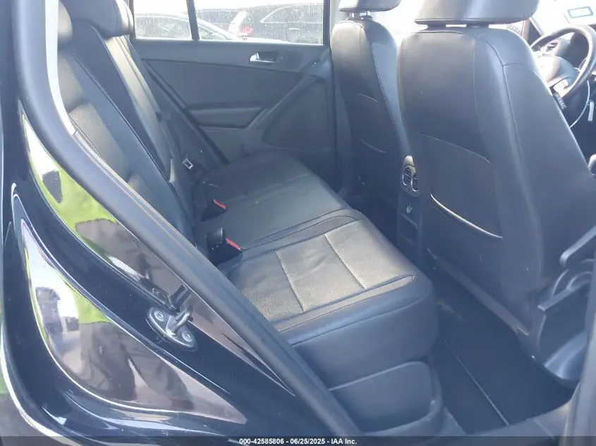 2011 VOLKSWAGEN TIGUAN SE