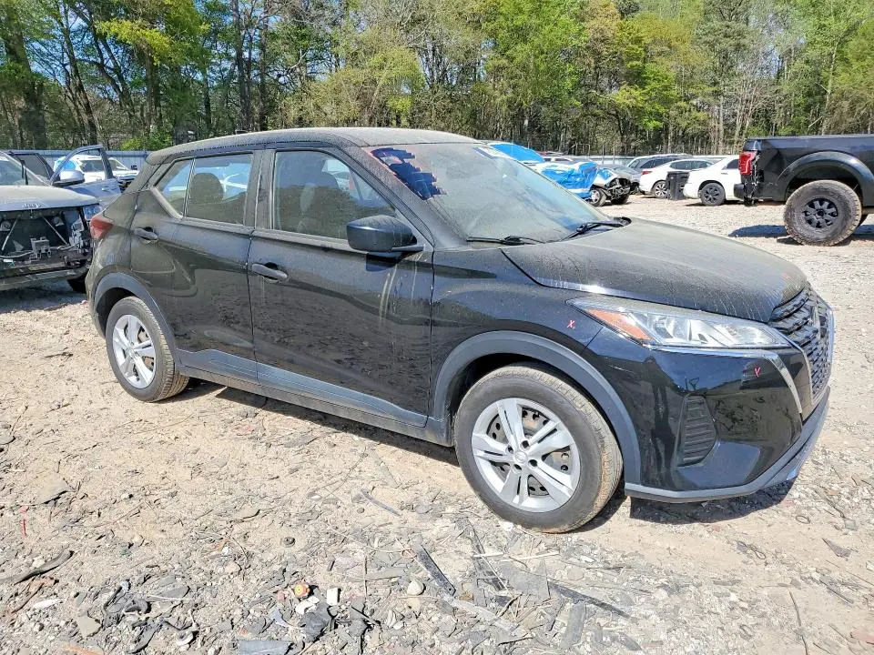 2022 NISSAN KICKS S  