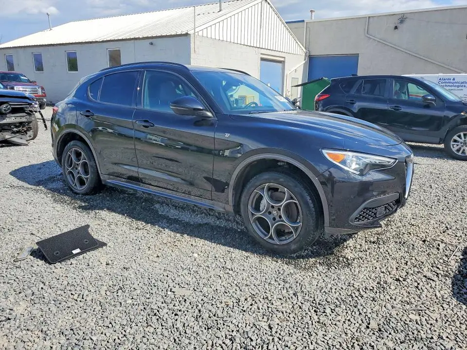 2022 ALFA ROMEO STELVIO TI  
