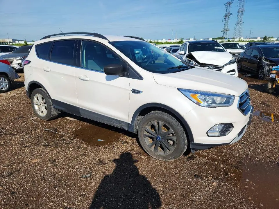 2017 FORD ESCAPE SE  