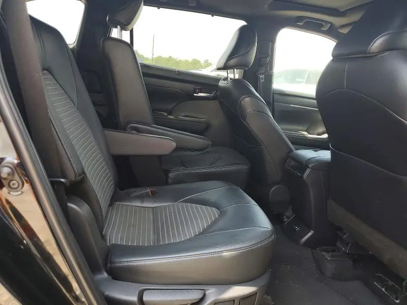 2024 TOYOTA HIGHLANDER XSE  