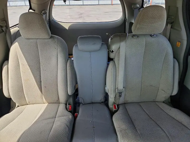 2011 TOYOTA SIENNA LE  
