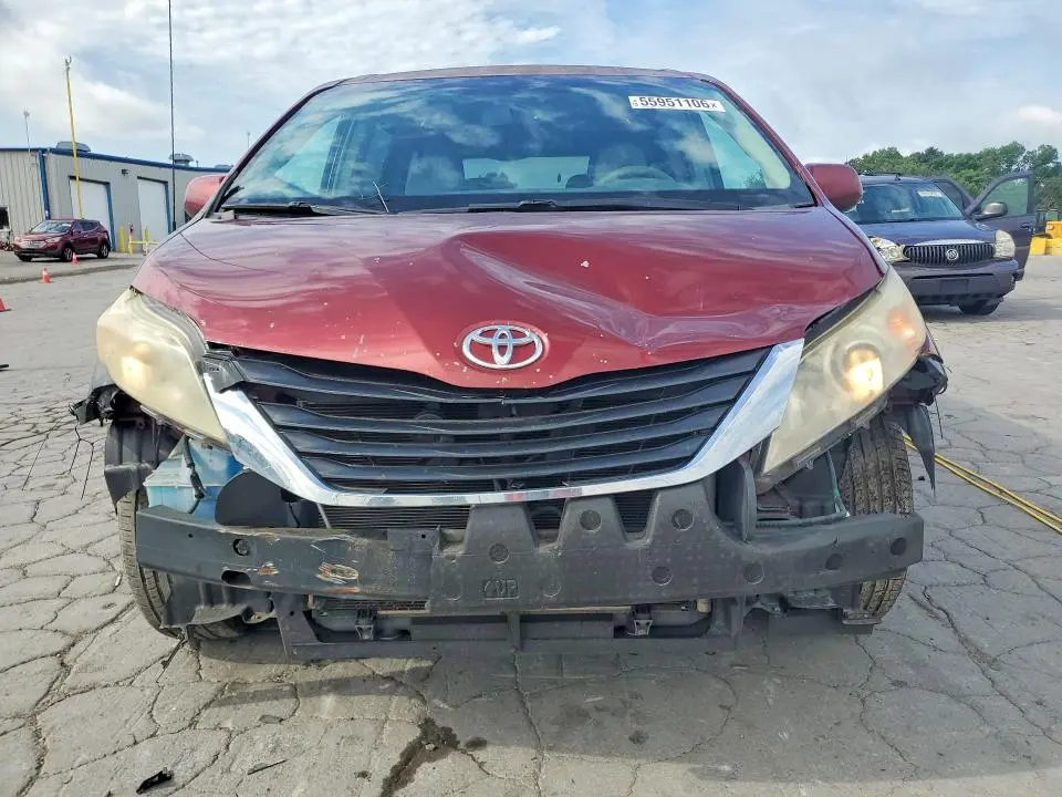 2012 TOYOTA SIENNA LE  