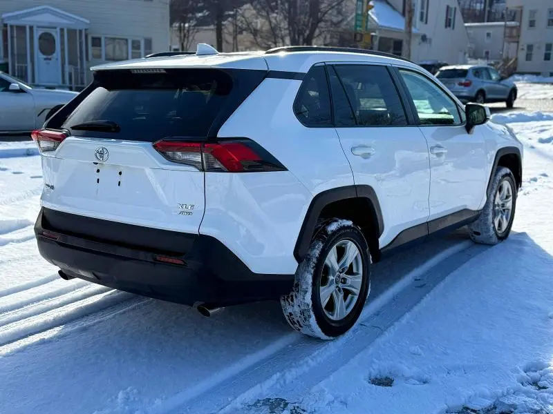 2019 TOYOTA RAV4 XLE  