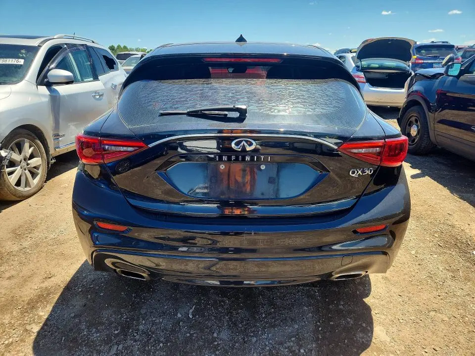 2017 INFINITI QX30 BASE  