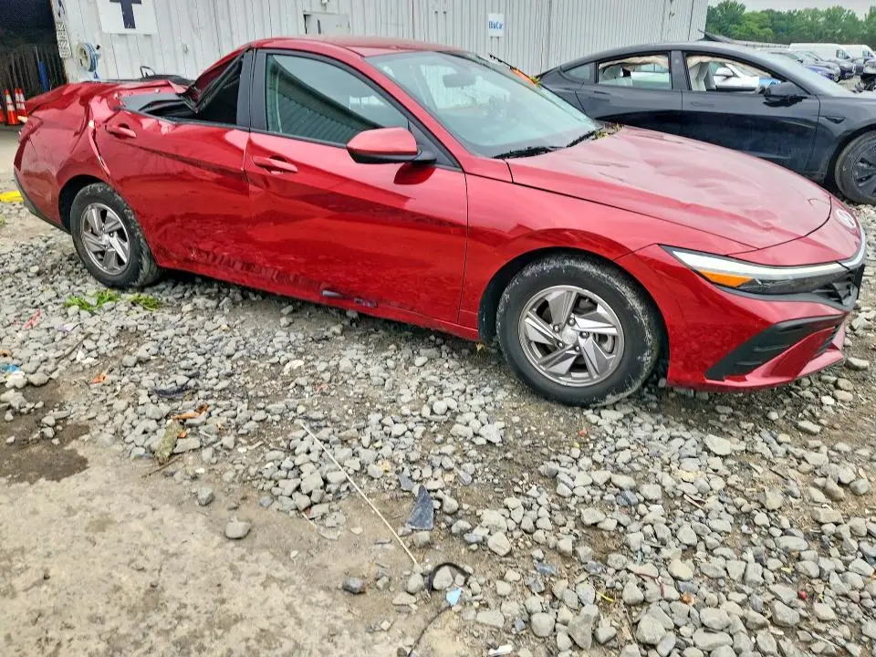 2024 HYUNDAI ELANTRA SE  