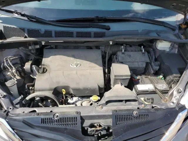 2013 TOYOTA SIENNA LE  