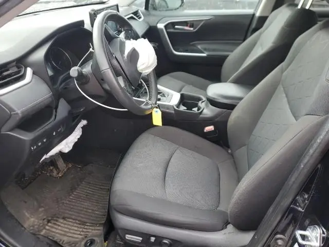 2021 TOYOTA RAV4 XLE  