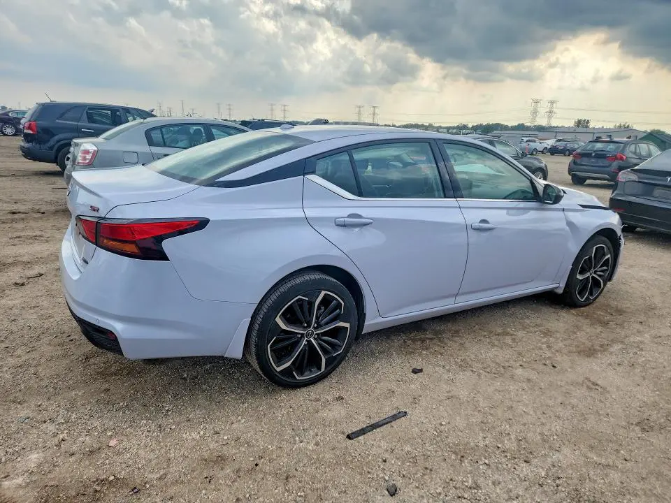 2024 NISSAN ALTIMA SR  