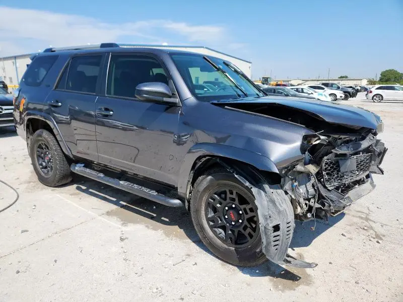 2023 TOYOTA 4RUNNER SR5  