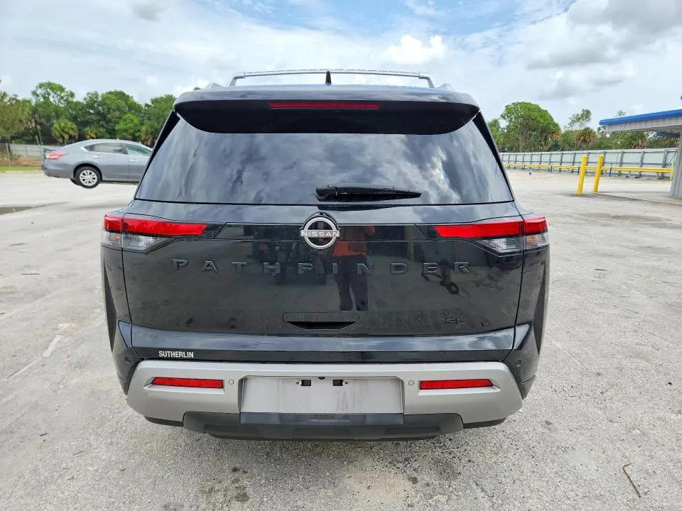 2023 NISSAN PATHFINDER SL  