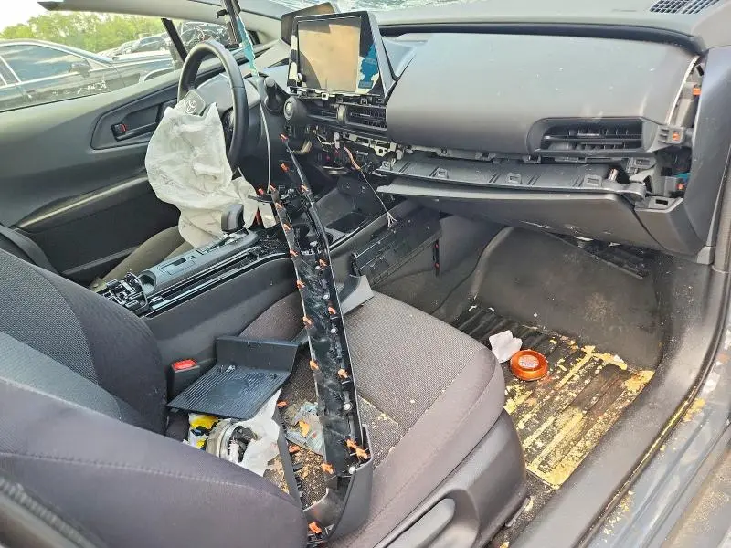 2025 TOYOTA PRIUS LE  