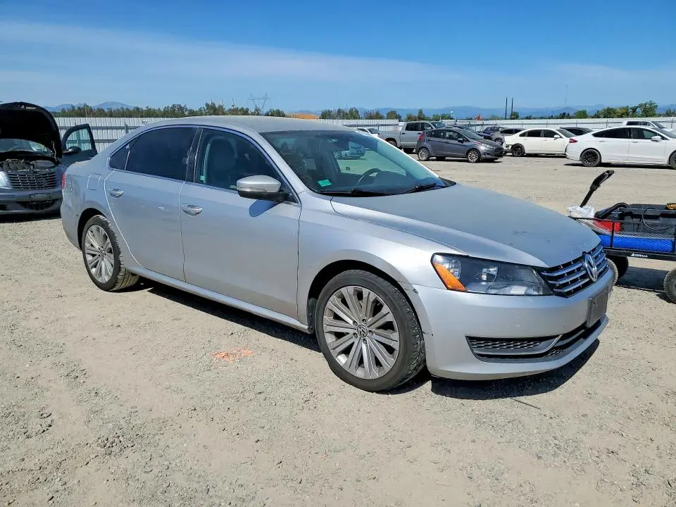 2015 VOLKSWAGEN PASSAT SE  