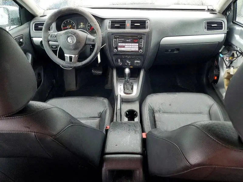 2013 VOLKSWAGEN JETTA SE  