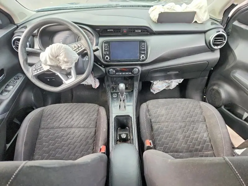 2021 NISSAN KICKS SV  