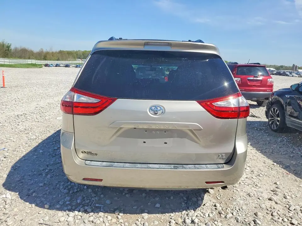 2016 TOYOTA SIENNA LE  