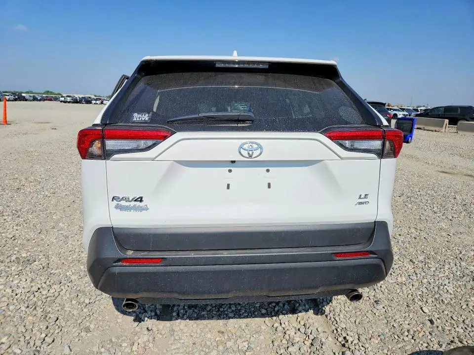 2022 TOYOTA RAV4 LE  