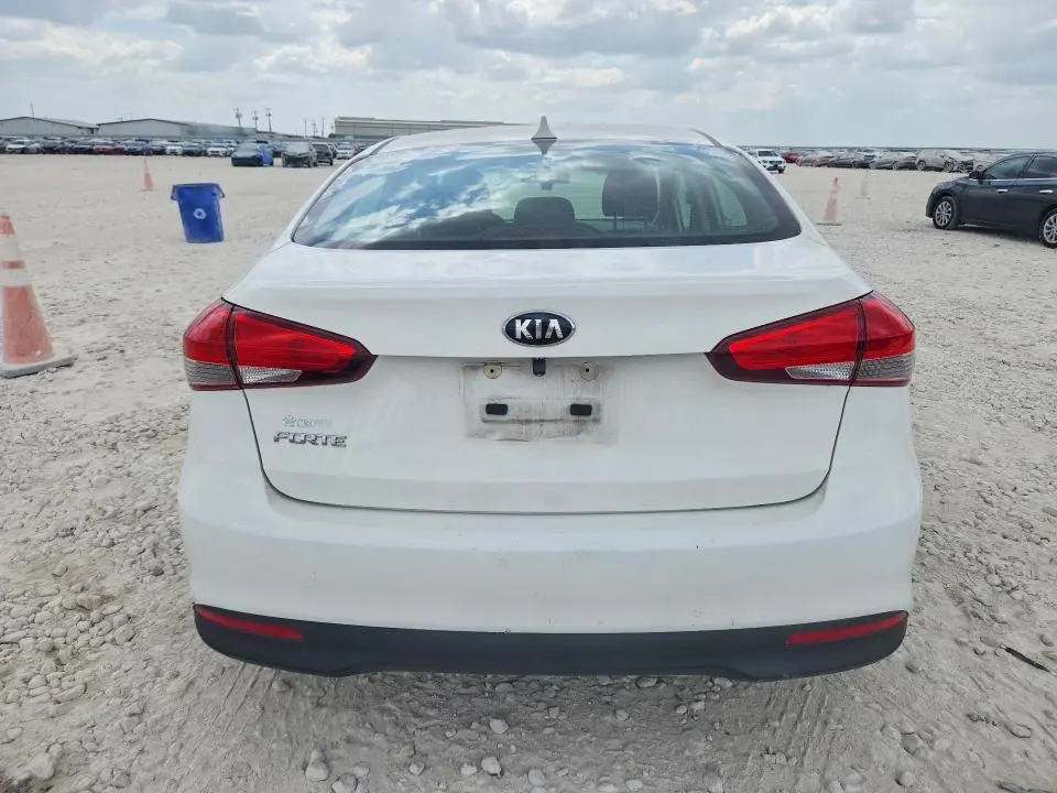 2018 KIA FORTE LX  
