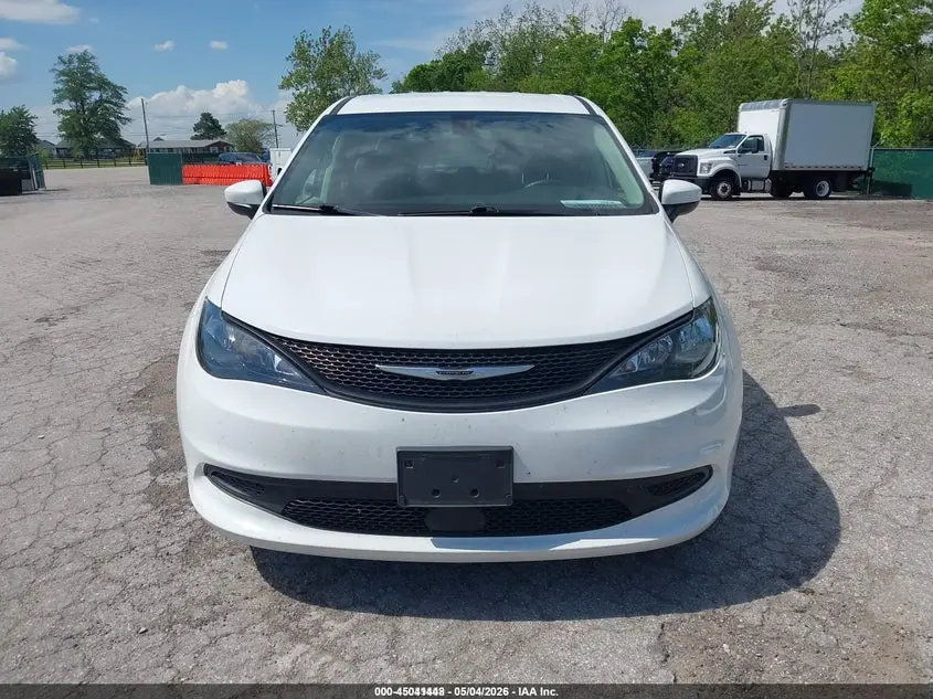 2022 CHRYSLER VOYAGER LX