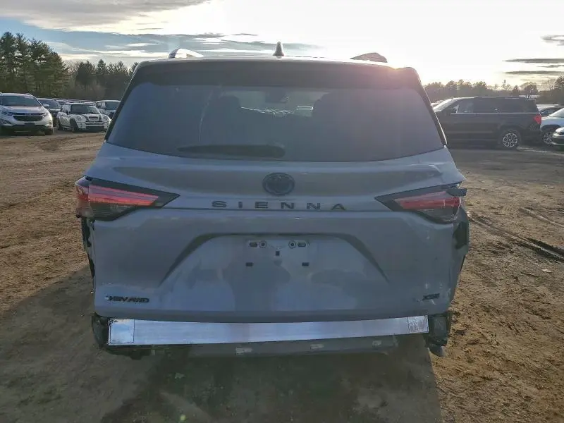 2025 TOYOTA SIENNA XSE  
