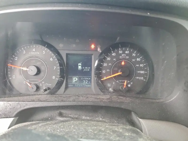 2017 TOYOTA SIENNA LE  