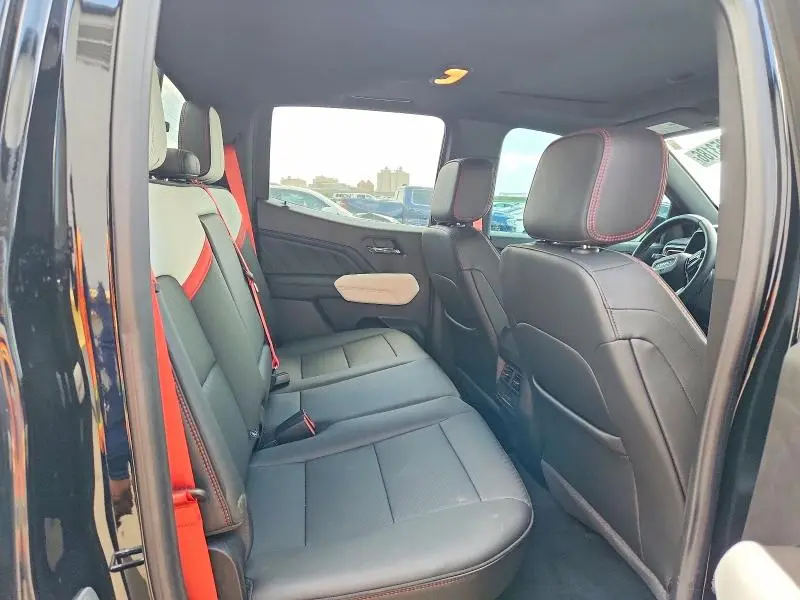 2025 GMC CANYON AT4  