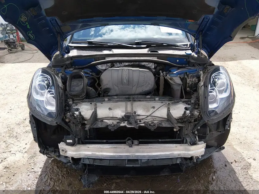 2018 PORSCHE MACAN  