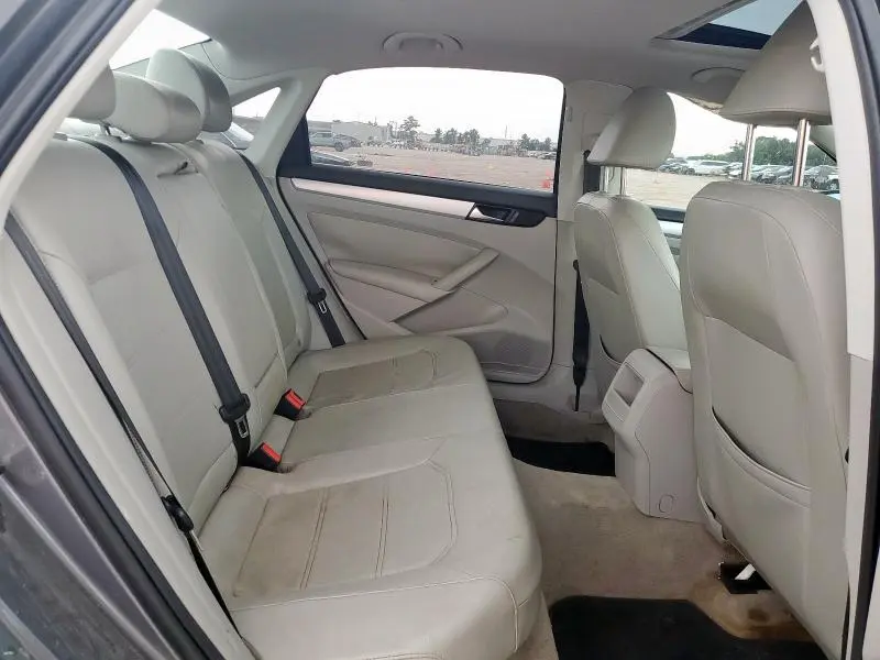 2012 VOLKSWAGEN PASSAT SE  