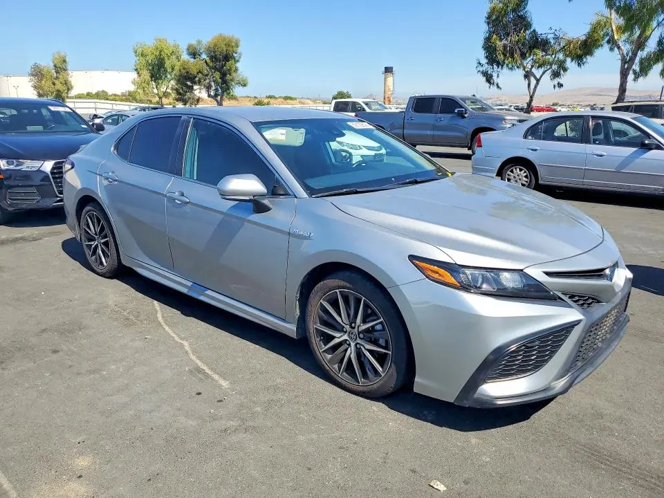 2021 TOYOTA CAMRY SE  