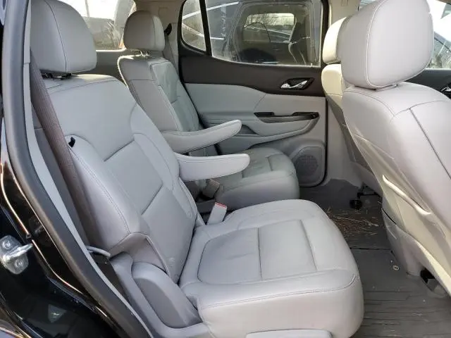 2022 GMC ACADIA SLT  