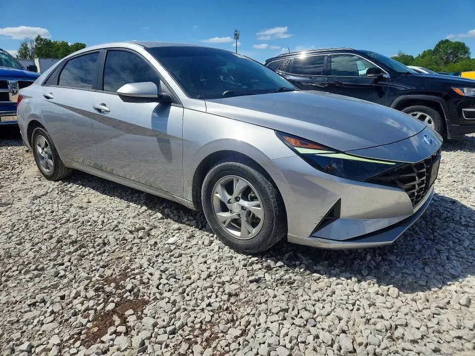2022 HYUNDAI ELANTRA SE  