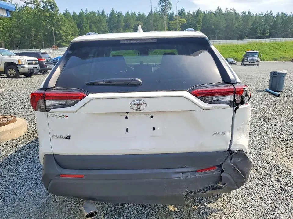 2025 TOYOTA RAV4 XLE  