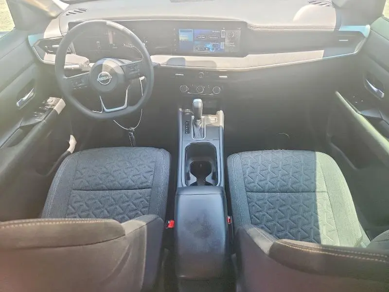 2025 NISSAN KICKS   