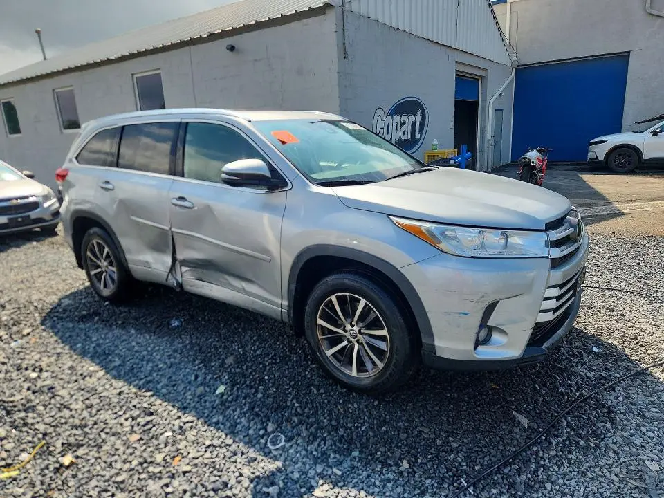 2018 TOYOTA HIGHLANDER XLE  