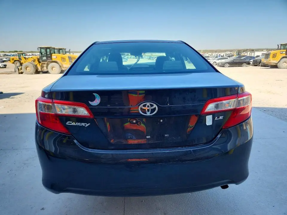 2014 TOYOTA CAMRY LE  