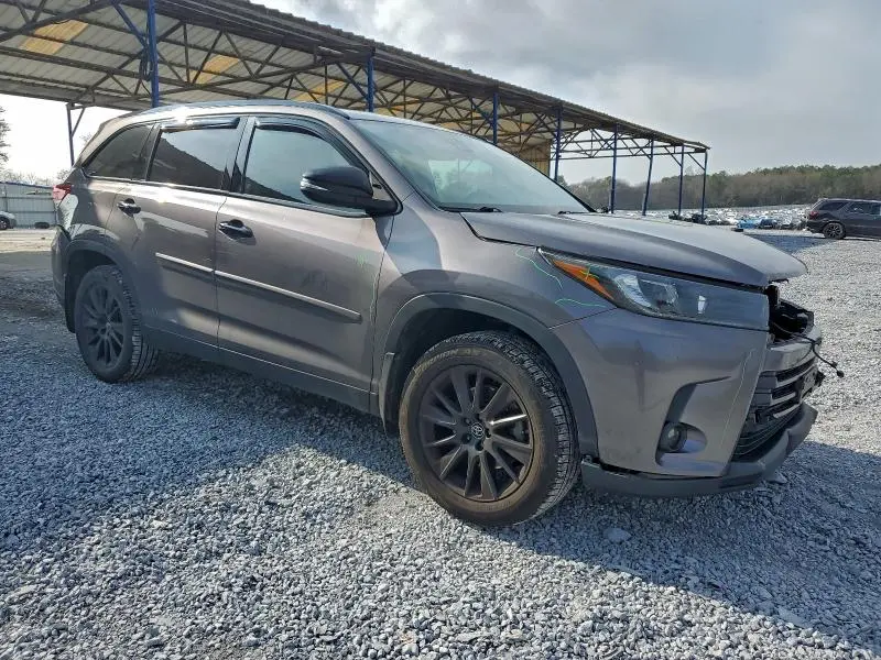2019 TOYOTA HIGHLANDER SE  