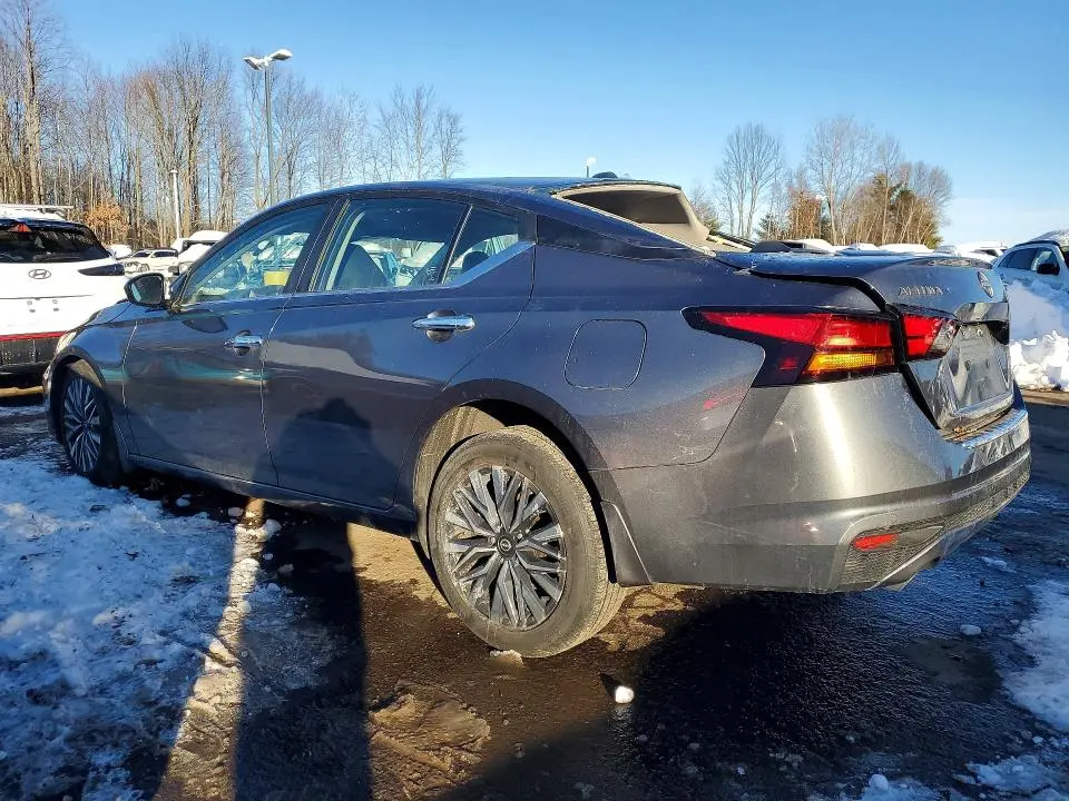 2023 NISSAN ALTIMA SV  