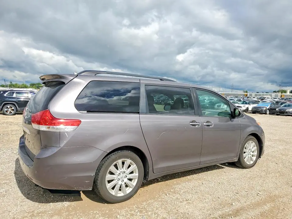 2012 TOYOTA SIENNA LIMITED 7-PASSENGER  