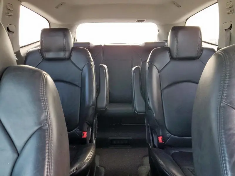2010 CHEVROLET TRAVERSE LT  